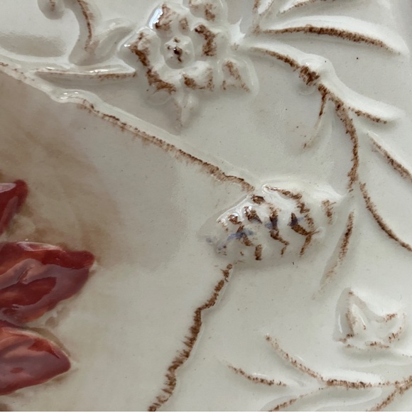 MWW Market ‘Embossed Christmas Flowers Plates Set of 4 - Picture 11 of 13